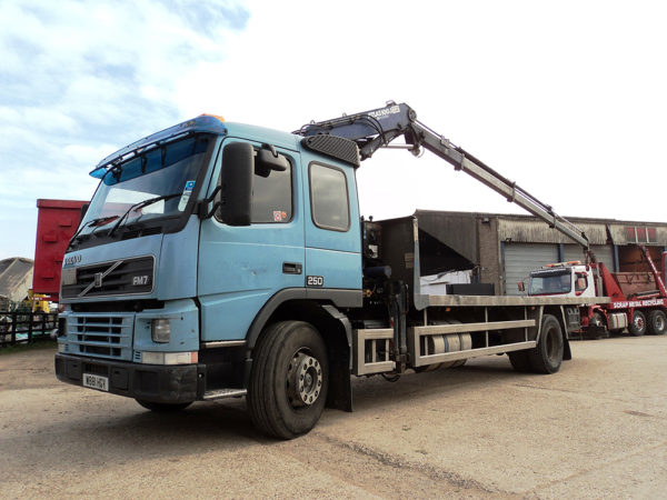 2000 Volvo FM7 250 Sleeper, 25ft Alloy flat, Atlas 100-1 Triple Ext Crane