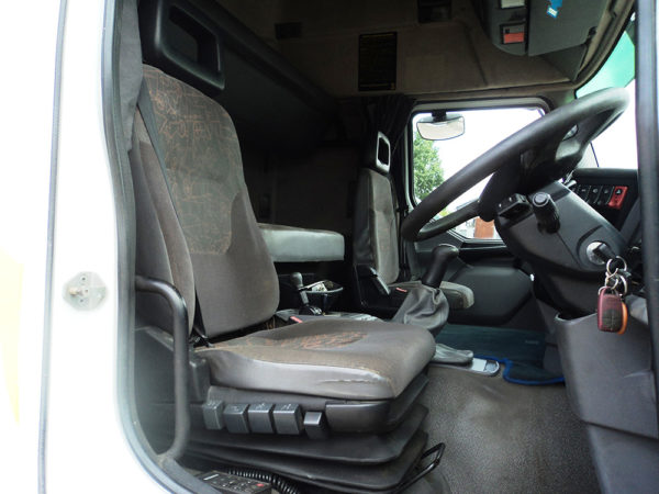 2001/Y Renault Premium 420 DCI High roof, 6x2 rear lift - Image 4