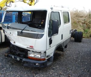 2004 Mitsubishi Crew cab for breaking