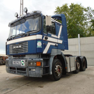 2000 MAN 26-414 F2000 Sleeper, 6x2