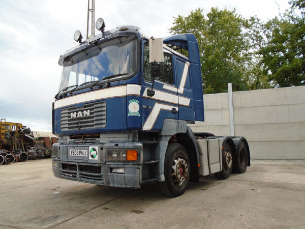 2000 MAN 26-414 F2000 Sleeper, 6x2