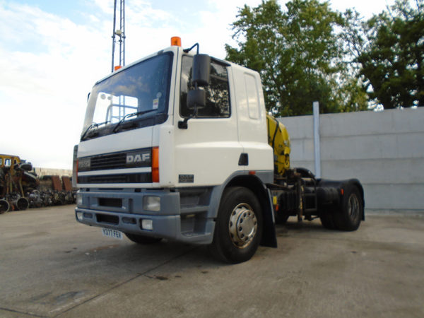 2001 DAF CF 75 290 Sleeper, 4x2, fitted Gormach 8700E2 Crane