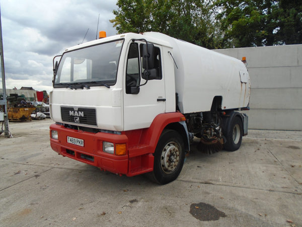 1999 MAN 18 224 LHD, Fitted Schorling Dual Sweep with Powerwash