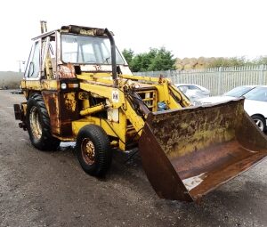 International 2WD Wheeled Digger