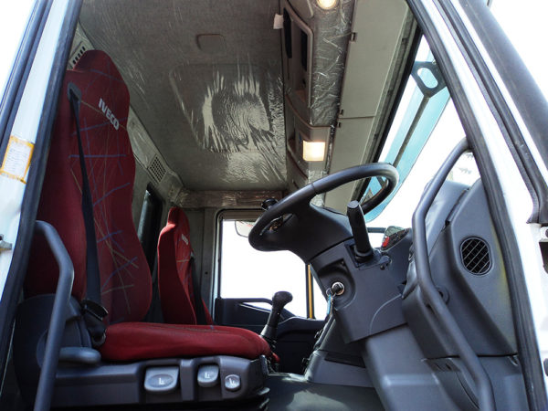 2007 Iveco Stralis 410 8x4, Day cab, Manual, Steel suspension, fitted Terex 145-2 top seat crane - Image 4