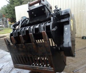 Unused DIGGER SCREENER Bucket, 3x Screens, 80mm pins