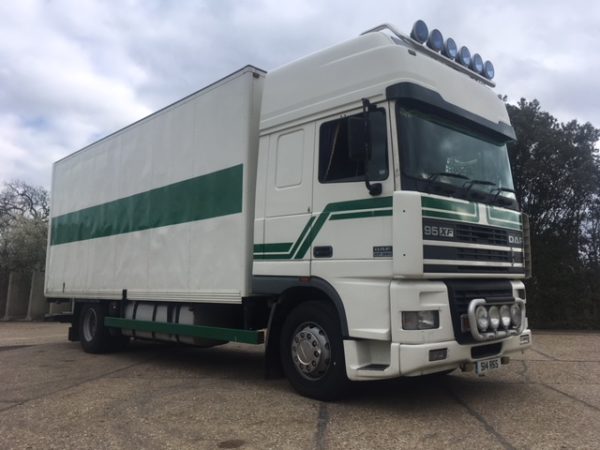 1998/S DAF XF 380 Superspace Cab 4x2 24ft Boxvan