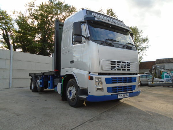 2002 Volvo FH12 420 Globetrotter 6x2 Flatbed - Image 6