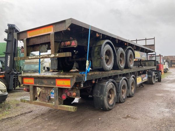 40FT FLAT TRAILER ON STEEL