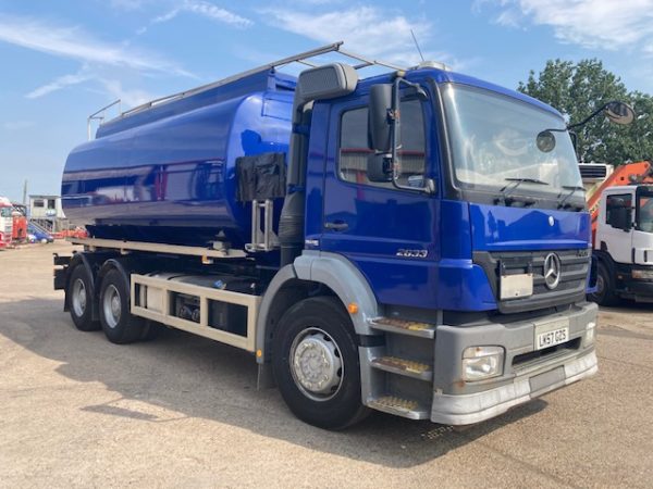 Mercedes 2633 6 x 4 Tanker