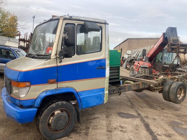 2000 MERCEDES 814D