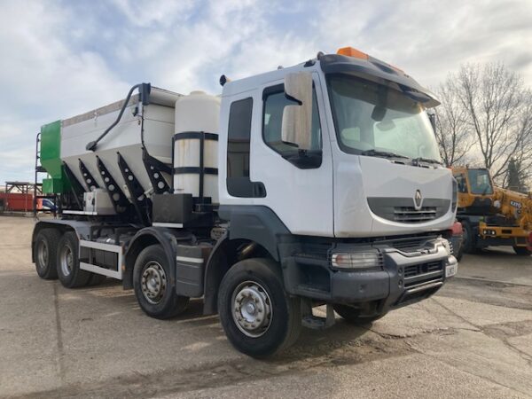 2013 Renault Kera 8 x 4 Volumetric mixer - Image 2