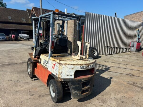 Nissan 3 ton Gas Forklift - Image 2